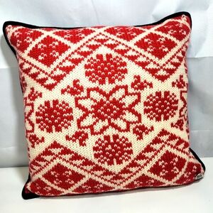 Chandler 4 Corners pillow Size: 18"x18" Red/White/Blue